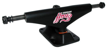 Presenting the Enuff 306 Low Black Skateboard Trucks (Pair) - 129mm, these trucks boast a sleek black finish and lightweight design. Featuring a black baseplate and adorned with a distinctive red and white logo on the hanger, they showcase visible bushings and axles for an optimal smooth riding experience.